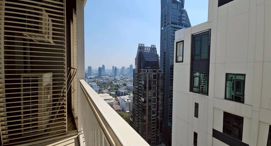 For rent 2 bedrooms condo in Khlong Toei, Bangkok