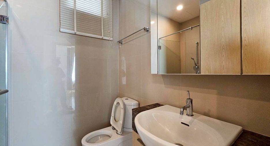 For rent 2 bedrooms condo in Khlong Toei, Bangkok