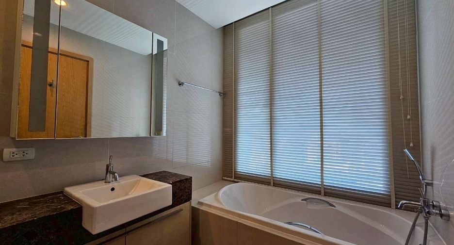 For rent 2 bedrooms condo in Khlong Toei, Bangkok