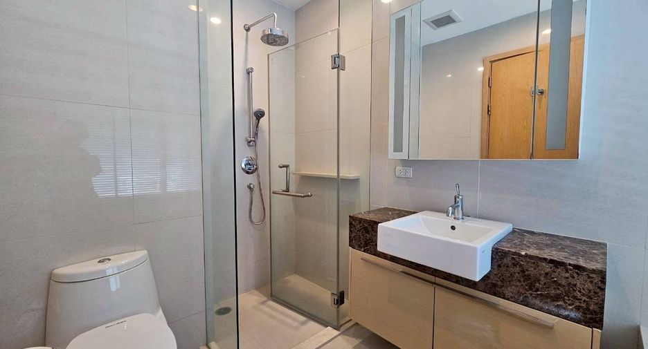 For rent 2 bedrooms condo in Khlong Toei, Bangkok