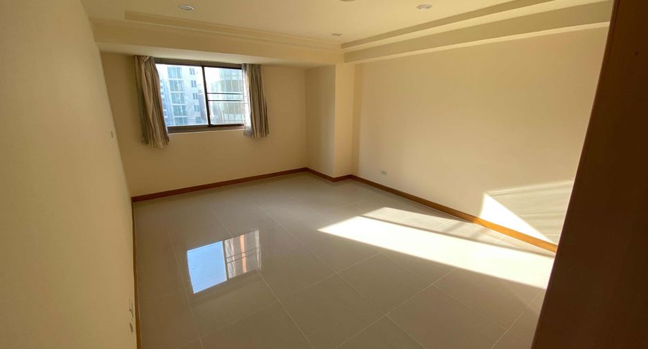À louer 4 chambres condo à Watthana, Bangkok