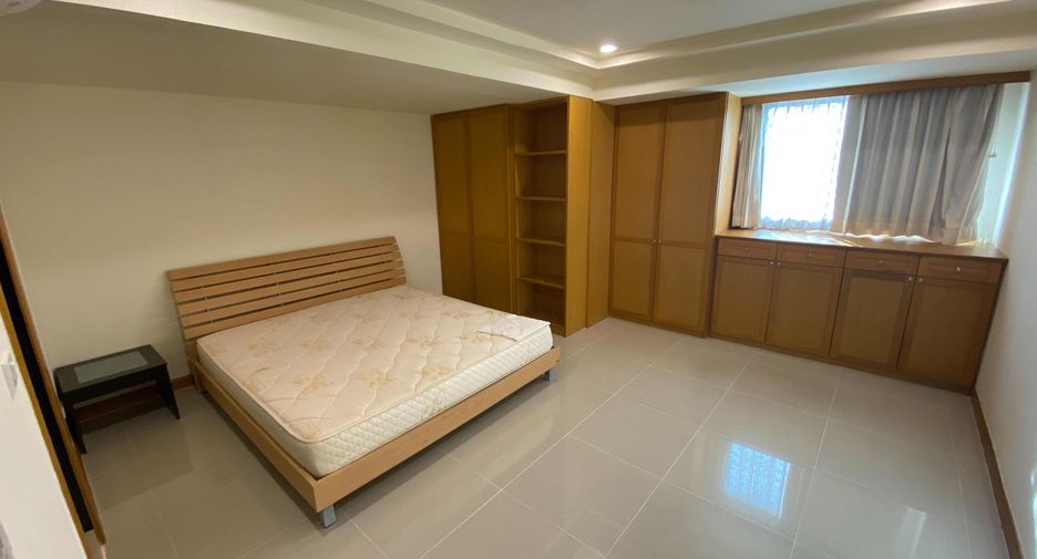 À louer 4 chambres condo à Watthana, Bangkok