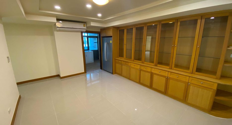 À louer 4 chambres condo à Watthana, Bangkok