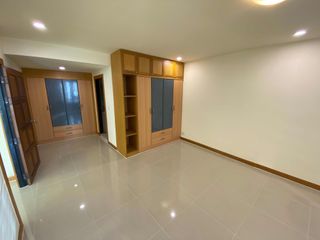 For rent 4 bedrooms condo in Watthana, Bangkok