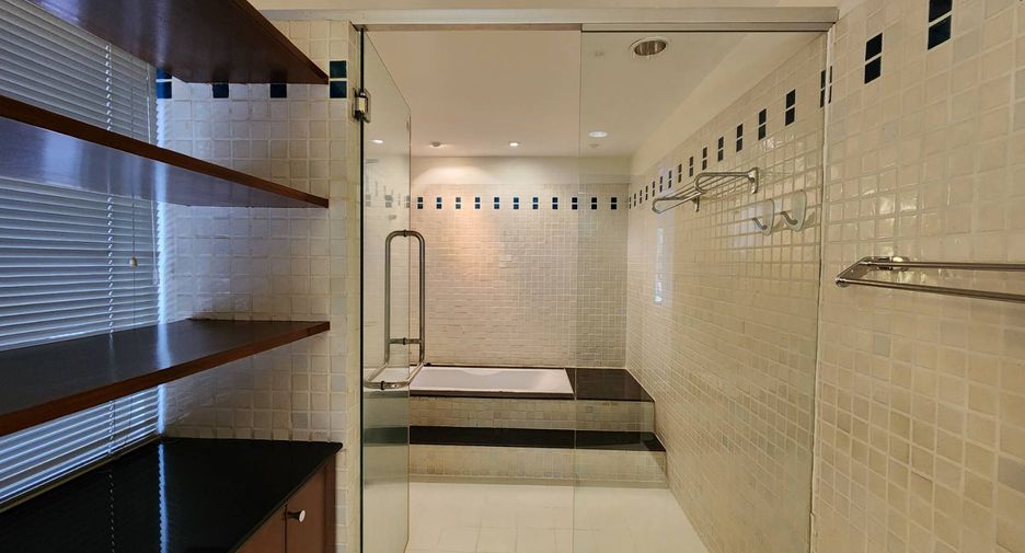 Wohnung zur Miete mit 3 Zimmer in Pathum Wan, Bangkok