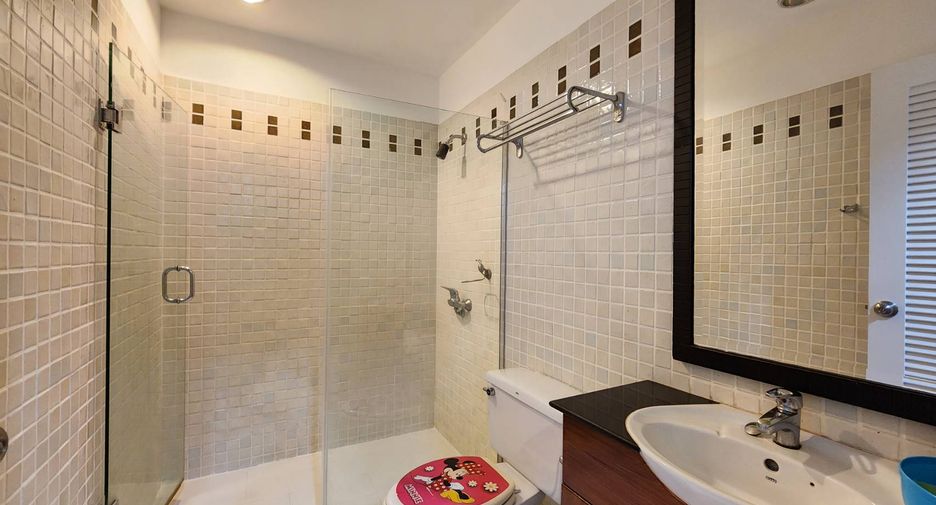 Wohnung zur Miete mit 3 Zimmer in Pathum Wan, Bangkok