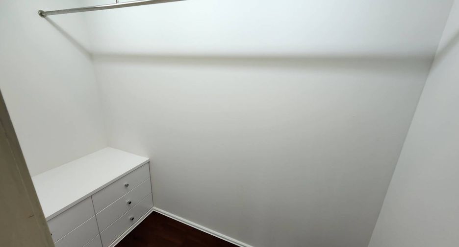 Wohnung zur Miete mit 3 Zimmer in Pathum Wan, Bangkok