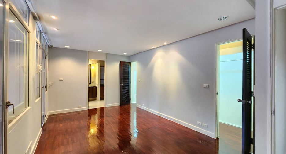 Wohnung zur Miete mit 3 Zimmer in Pathum Wan, Bangkok