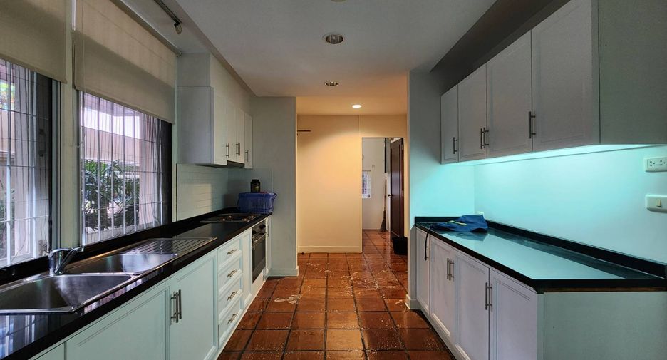 Wohnung zur Miete mit 3 Zimmer in Pathum Wan, Bangkok