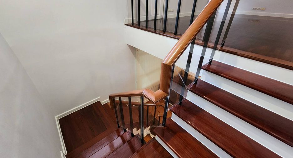 Wohnung zur Miete mit 3 Zimmer in Pathum Wan, Bangkok