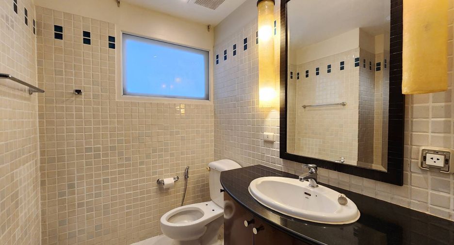 Wohnung zur Miete mit 3 Zimmer in Pathum Wan, Bangkok
