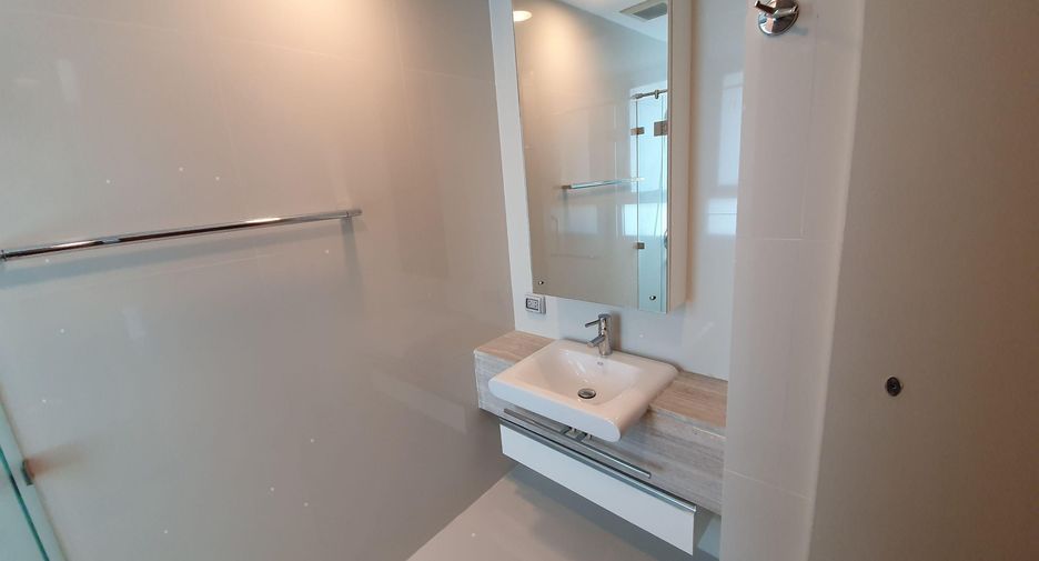 For rent 4 bedrooms condo in Watthana, Bangkok