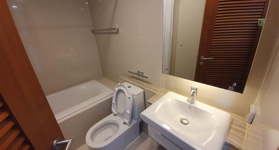 For rent 4 bedrooms condo in Watthana, Bangkok