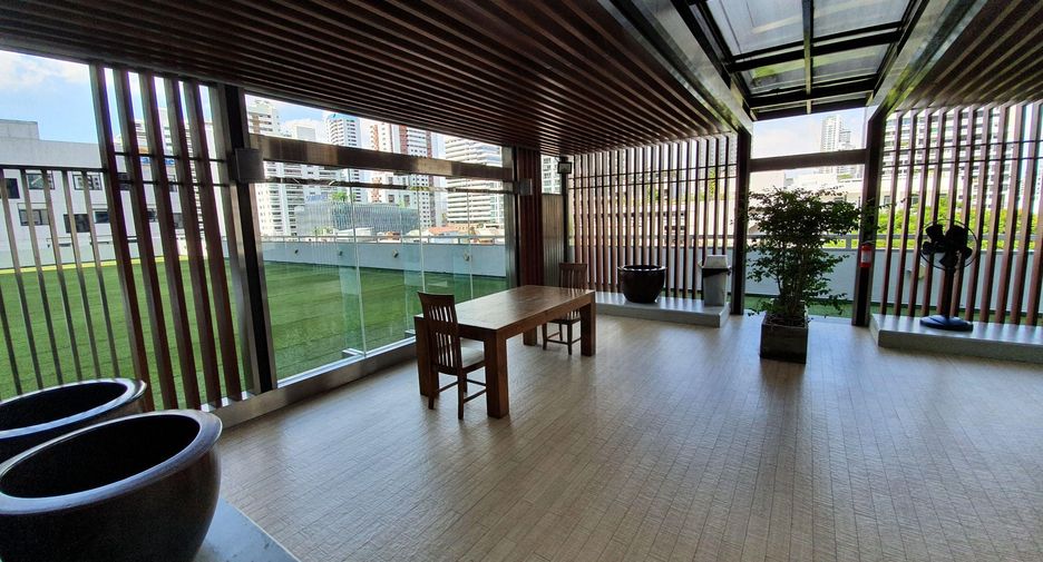 For rent 4 bedrooms condo in Watthana, Bangkok