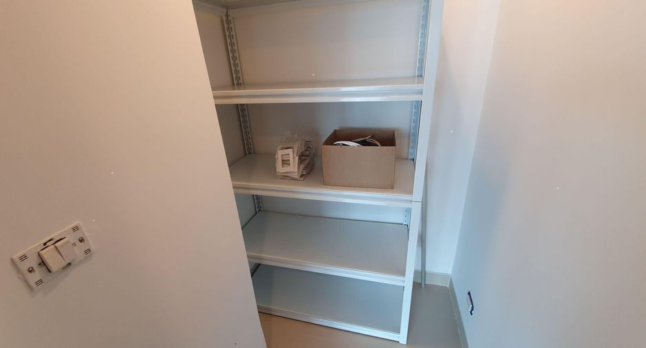 For rent 4 bedrooms condo in Watthana, Bangkok