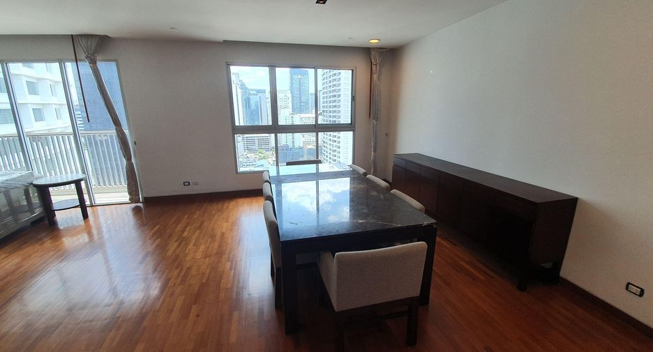 For rent 4 bedrooms condo in Watthana, Bangkok