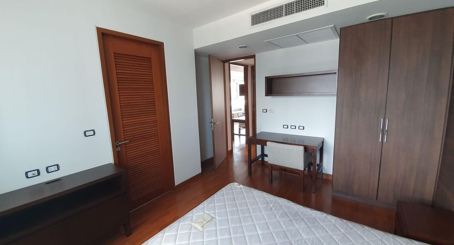 For rent 4 bedrooms condo in Watthana, Bangkok