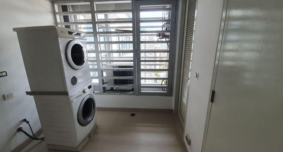 For rent 4 bedrooms condo in Watthana, Bangkok