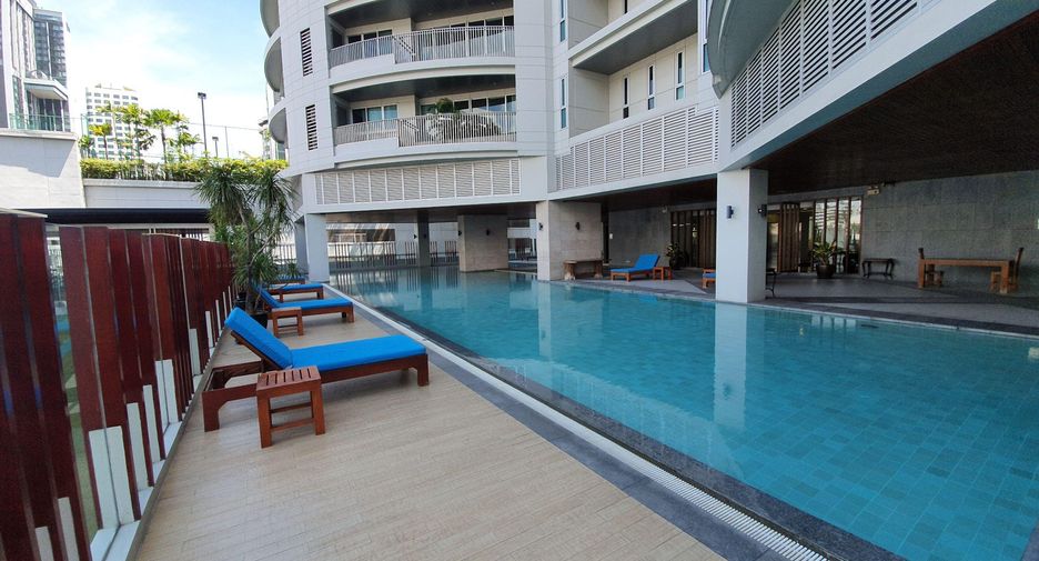 For rent 4 bedrooms condo in Watthana, Bangkok