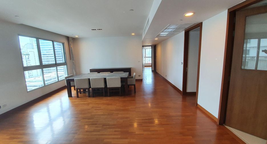 For rent 4 bedrooms condo in Watthana, Bangkok