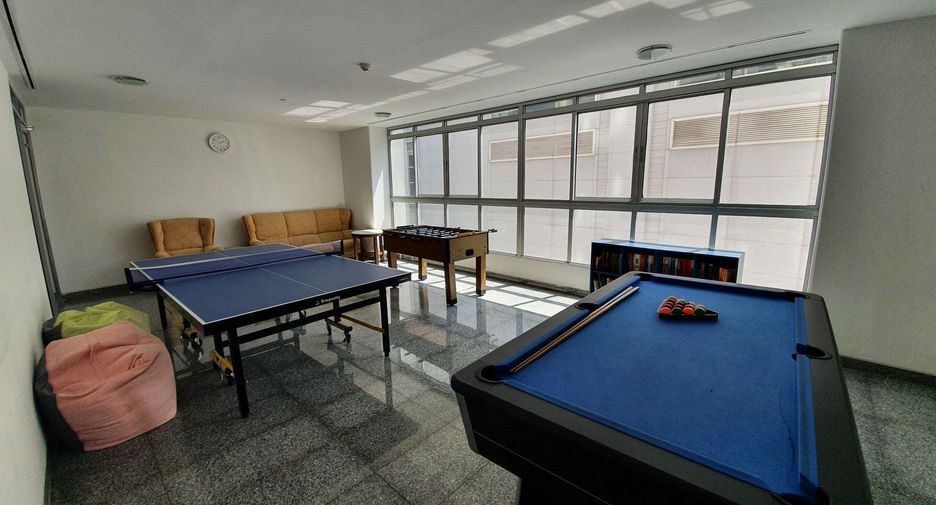For rent 4 bedrooms condo in Watthana, Bangkok