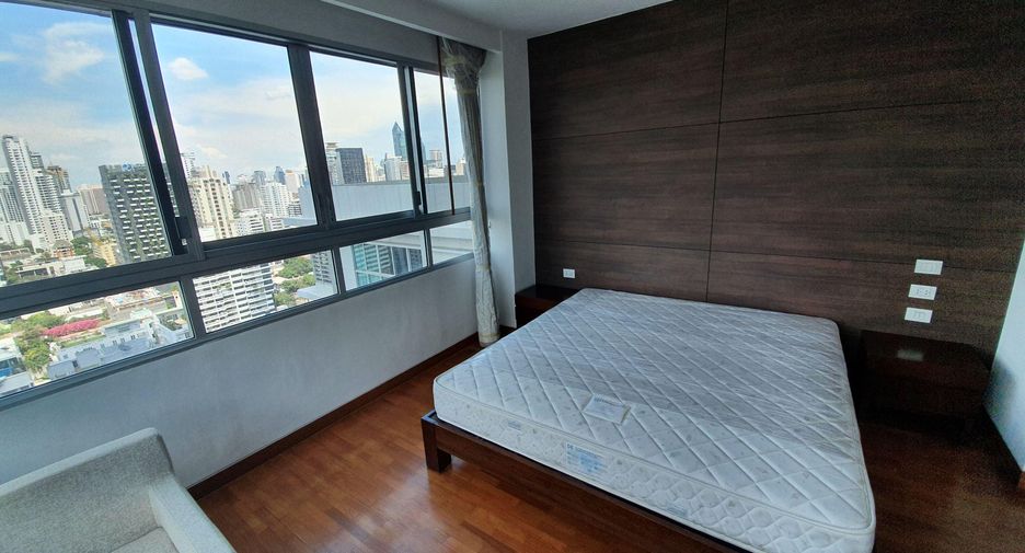 For rent 4 bedrooms condo in Watthana, Bangkok
