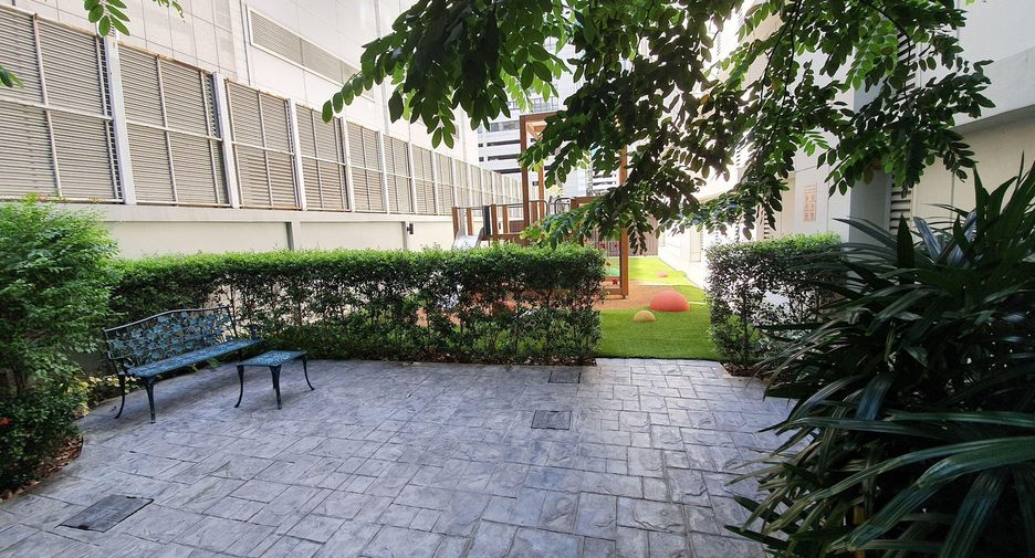 For rent 4 bedrooms condo in Watthana, Bangkok