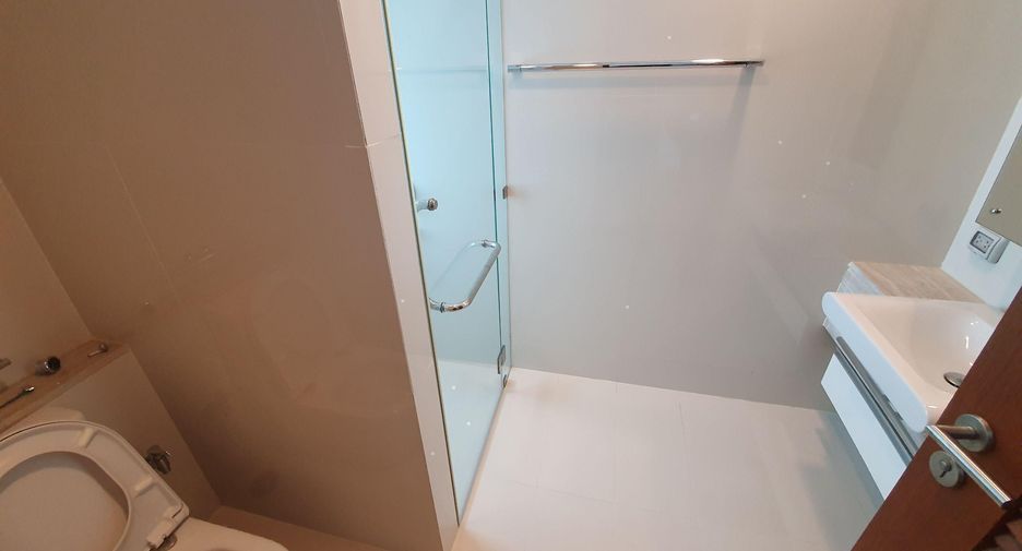 For rent 4 bedrooms condo in Watthana, Bangkok