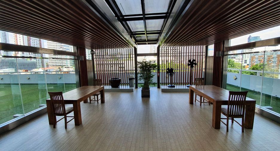 For rent 4 bedrooms condo in Watthana, Bangkok