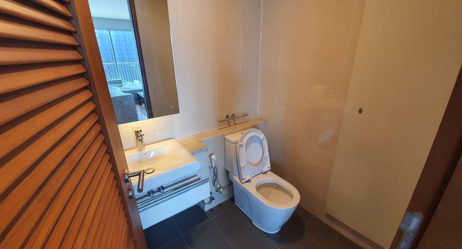 For rent 4 bedrooms condo in Watthana, Bangkok