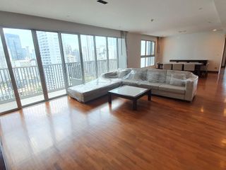 For rent 4 bedrooms condo in Watthana, Bangkok