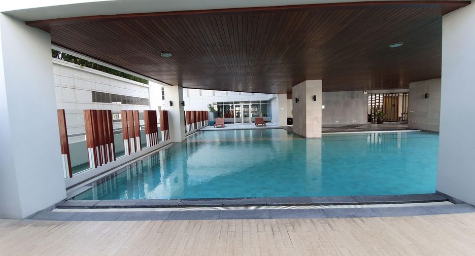 For rent 4 bedrooms condo in Watthana, Bangkok