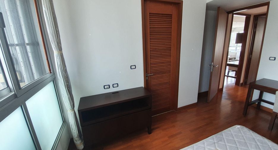 For rent 4 bedrooms condo in Watthana, Bangkok