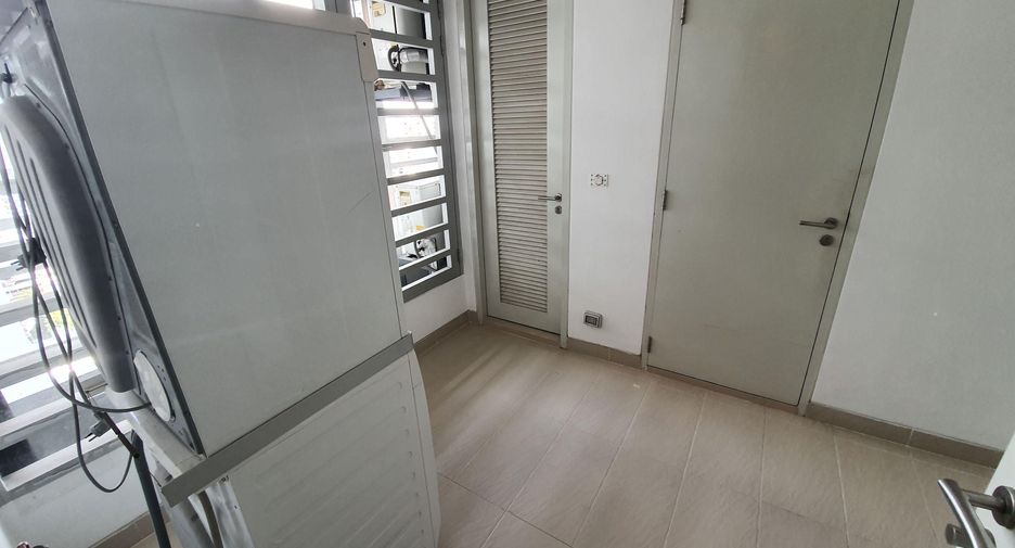 For rent 4 bedrooms condo in Watthana, Bangkok