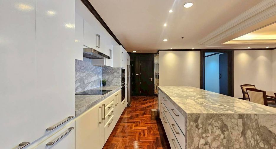 For rent 4 bedrooms condo in Watthana, Bangkok
