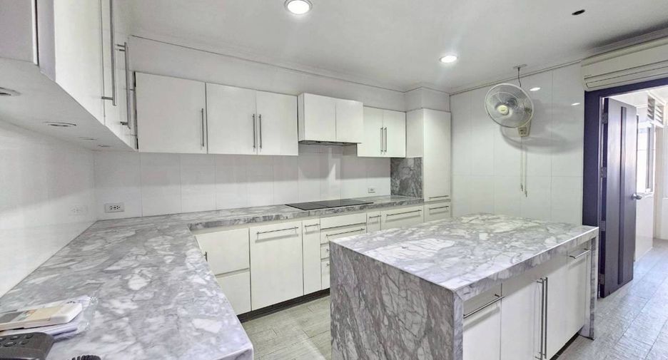 For rent 4 bedrooms condo in Watthana, Bangkok