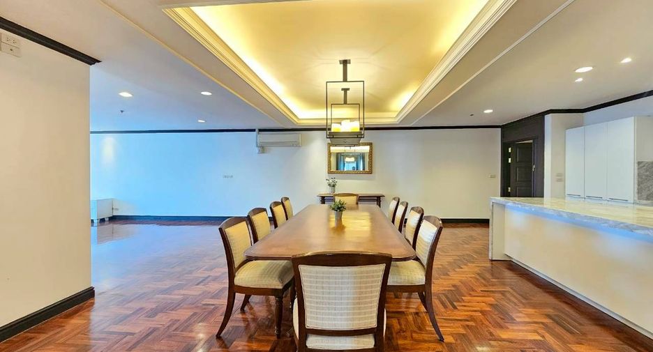 For rent 4 bedrooms condo in Watthana, Bangkok