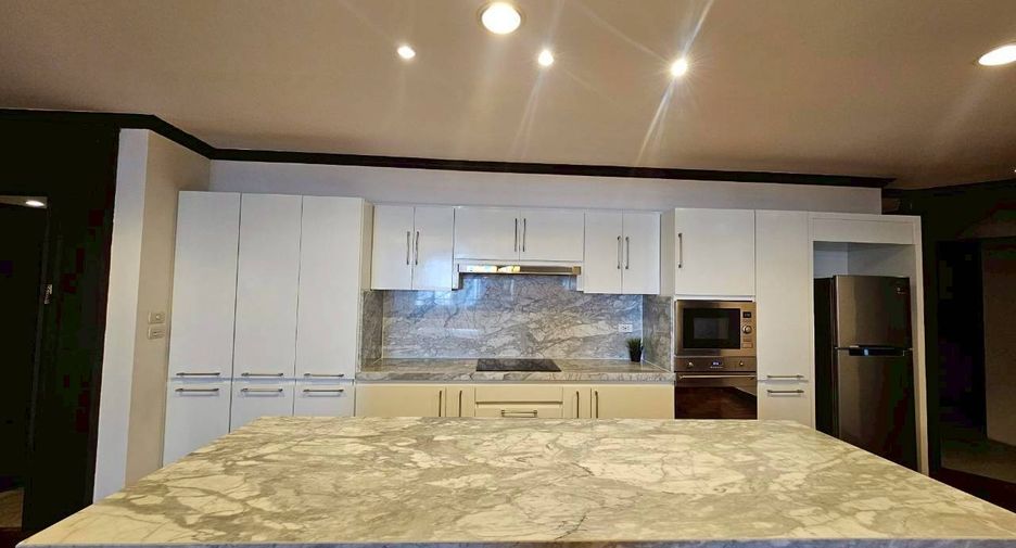 For rent 4 bedrooms condo in Watthana, Bangkok