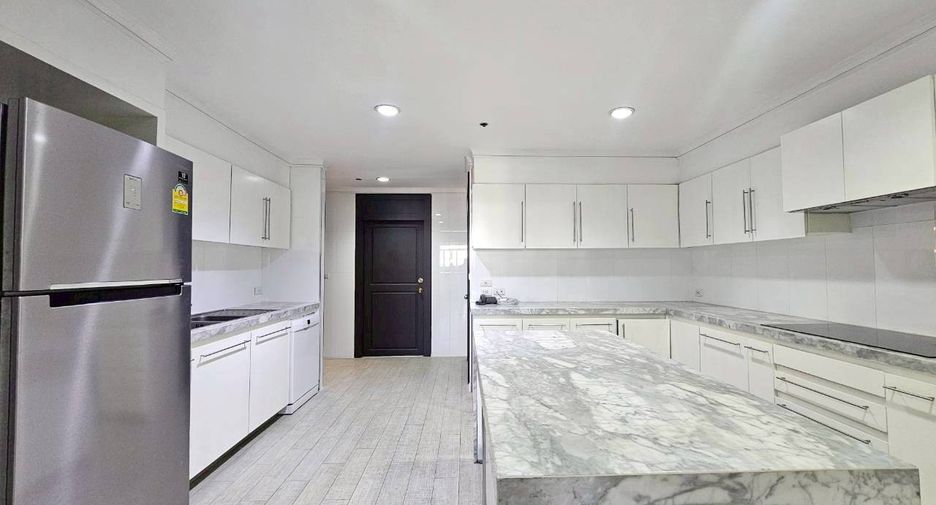 For rent 4 bedrooms condo in Watthana, Bangkok