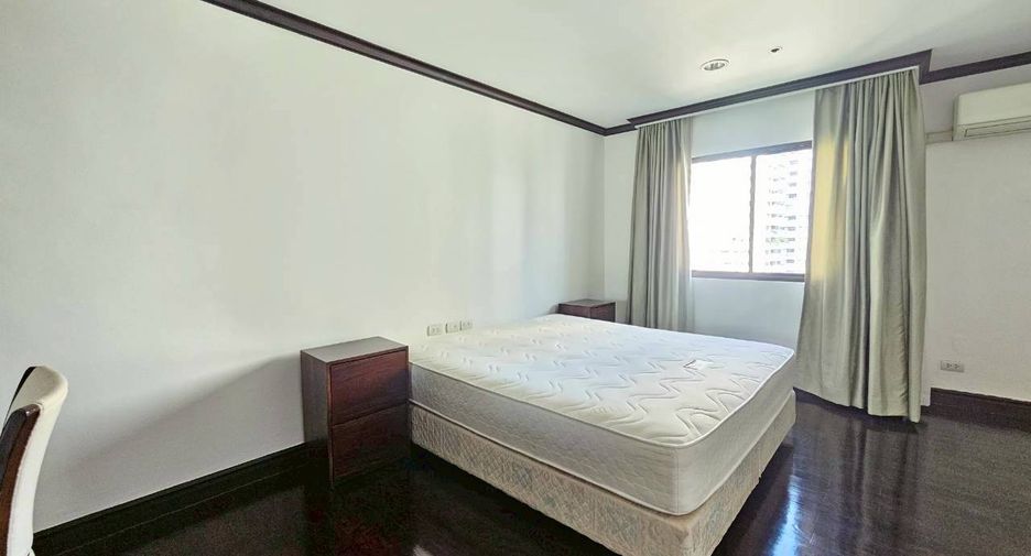 For rent 4 bedrooms condo in Watthana, Bangkok