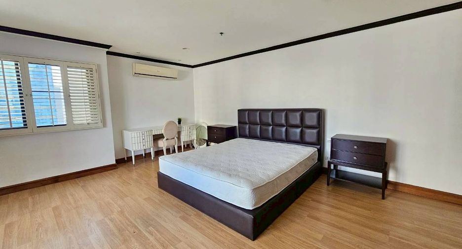 For rent 4 bedrooms condo in Watthana, Bangkok