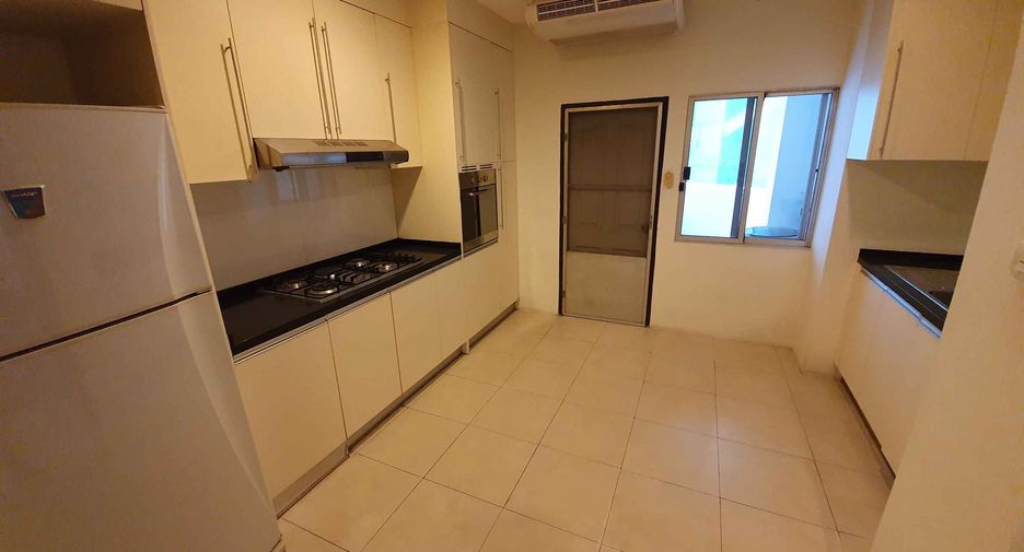 For rent 4 bedrooms condo in Khlong Toei, Bangkok