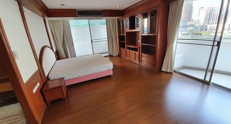 For rent 4 bedrooms condo in Khlong Toei, Bangkok