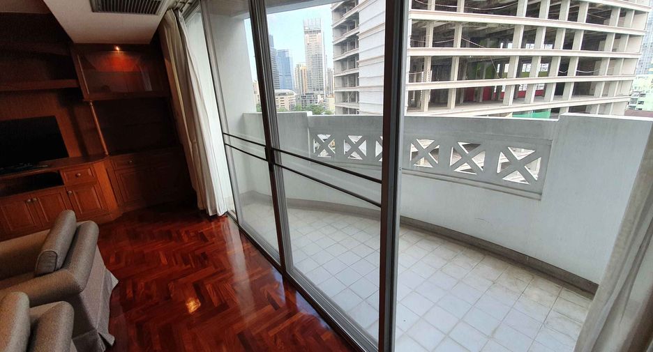 For rent 4 bedrooms condo in Khlong Toei, Bangkok