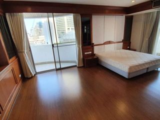 For rent 4 bedrooms condo in Khlong Toei, Bangkok