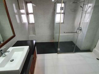For rent 4 bedrooms condo in Khlong Toei, Bangkok