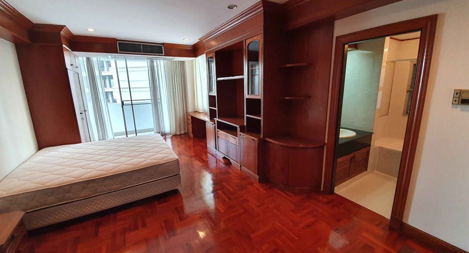 For rent 4 bedrooms condo in Khlong Toei, Bangkok