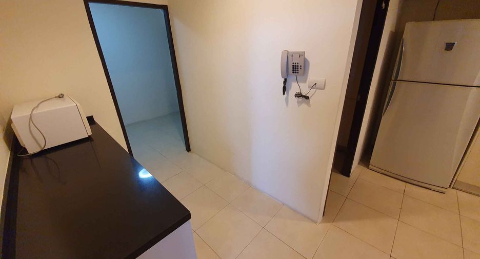 For rent 4 bedrooms condo in Khlong Toei, Bangkok