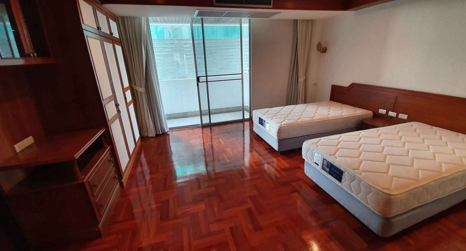 For rent 4 bedrooms condo in Khlong Toei, Bangkok