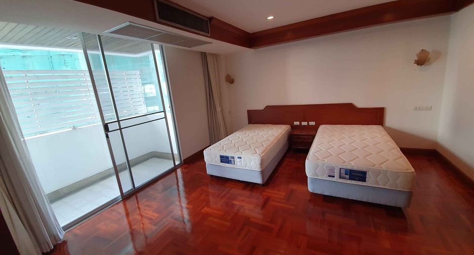 For rent 4 bedrooms condo in Khlong Toei, Bangkok